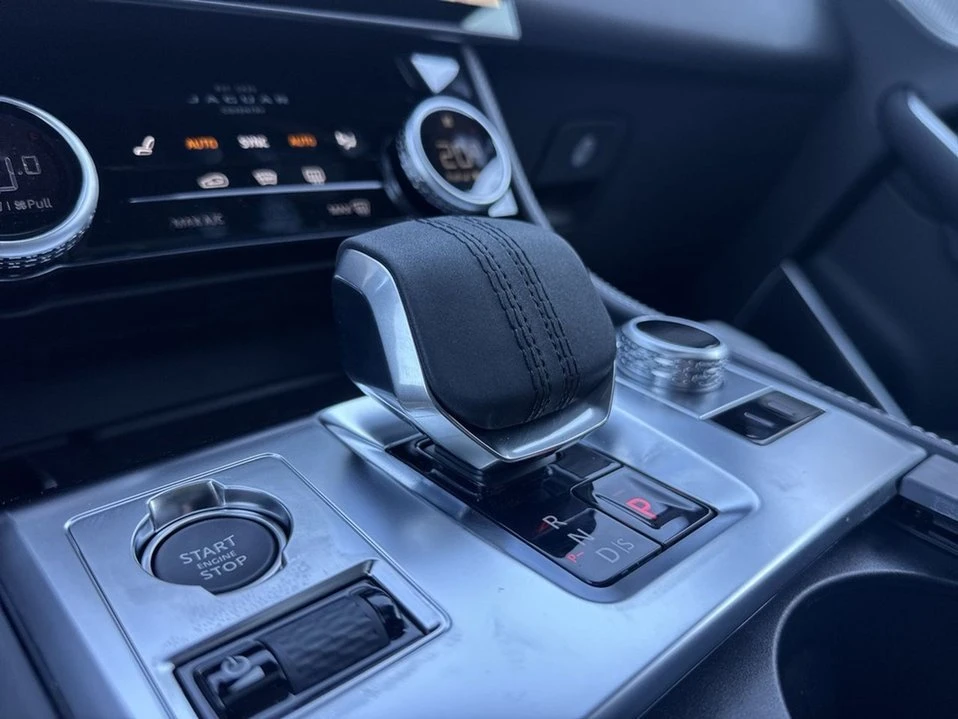 2026 Jaguar F-Pace - Image 14 of 18