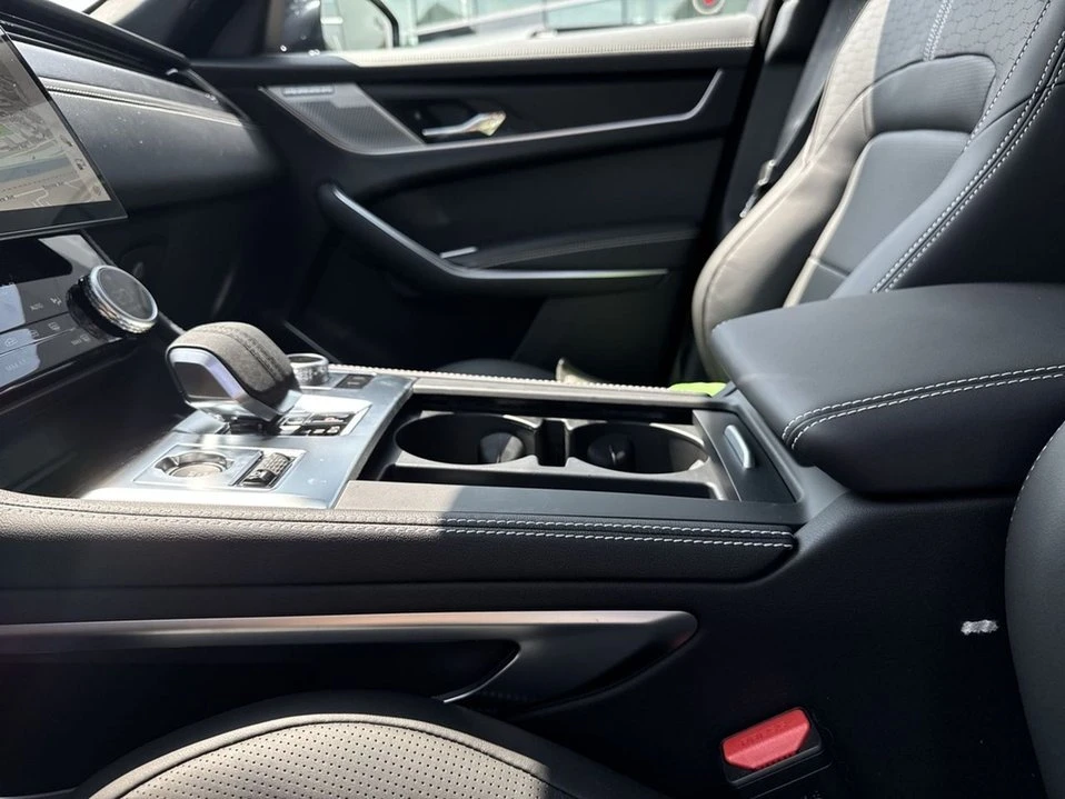 2026 Jaguar F-Pace - Image 15 of 18