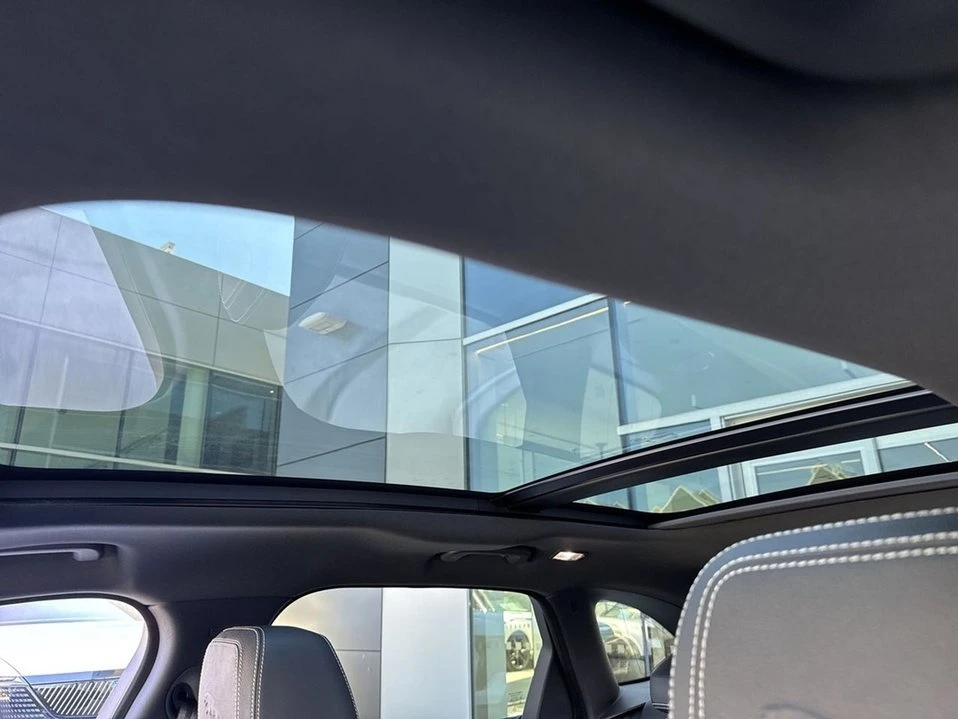 2026 Jaguar F-Pace - Image 16 of 18