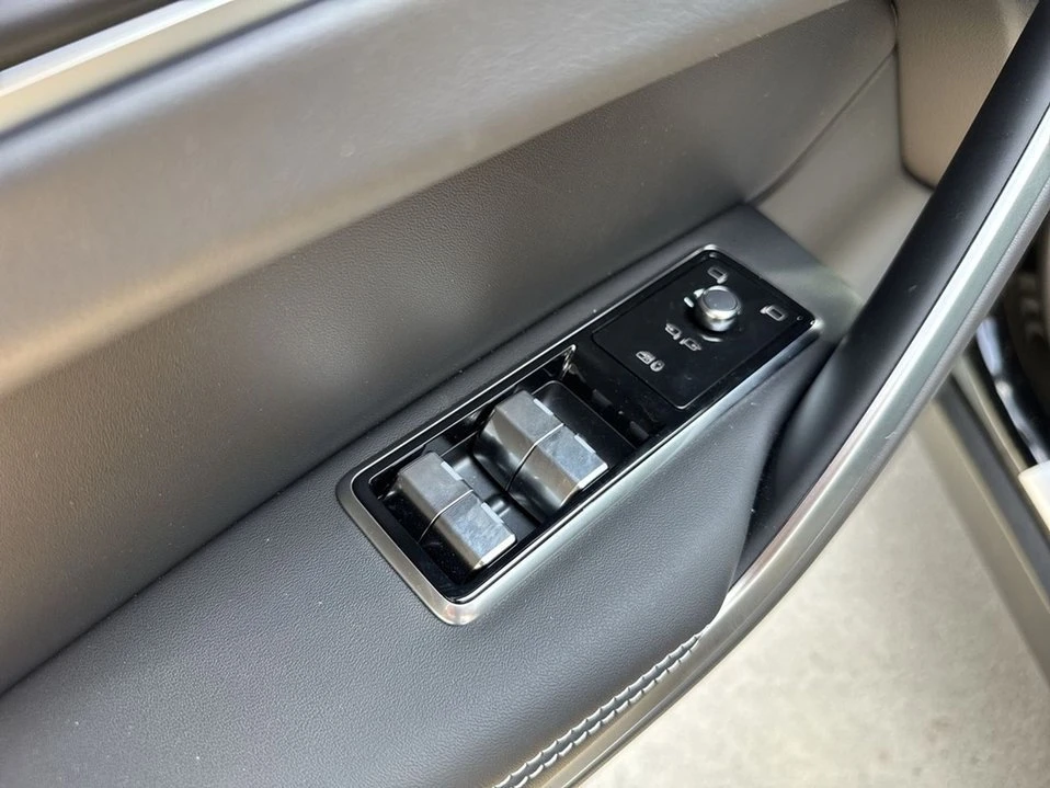 2026 Jaguar F-Pace - Image 7 of 18