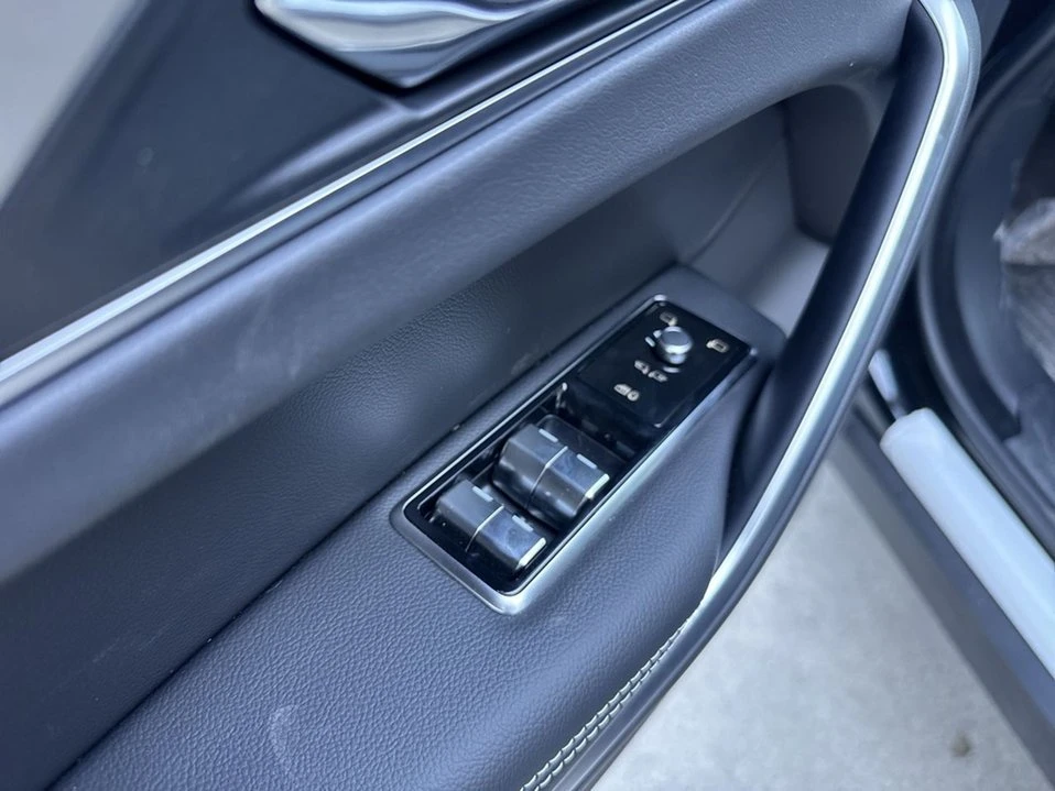 2026 Jaguar F-Pace - Image 7 of 18