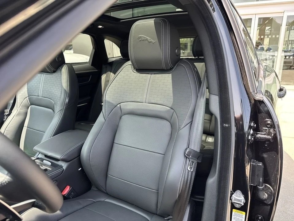 2026 Jaguar F-Pace - Image 5 of 18