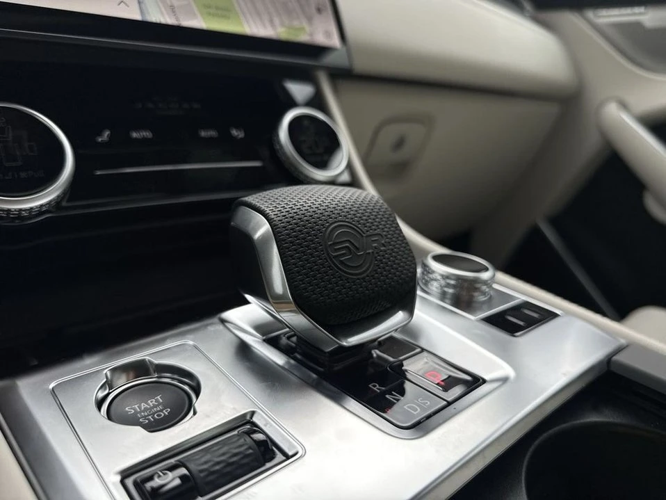 2026 Jaguar F-Pace - Image 14 of 18