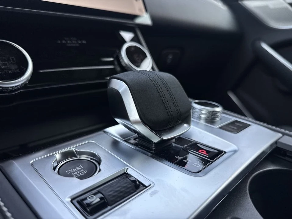 2026 Jaguar F-Pace - Image 14 of 18