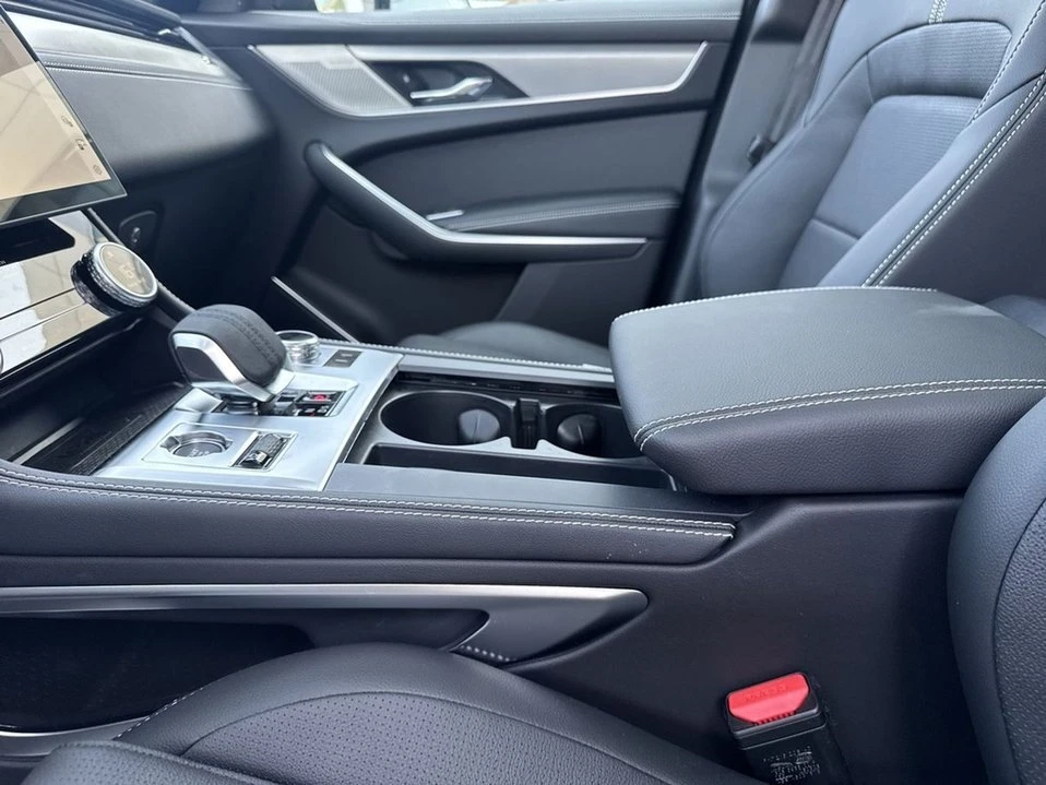 2026 Jaguar F-Pace - Image 15 of 18