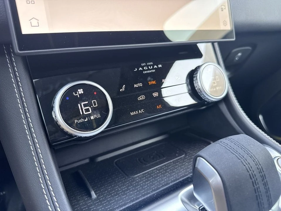 2026 Jaguar F-Pace - Image 13 of 18