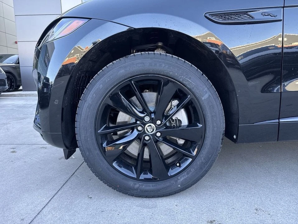 2026 Jaguar F-Pace - Image 4 of 18