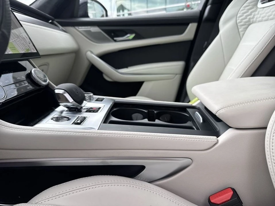 2026 Jaguar F-Pace - Image 15 of 18