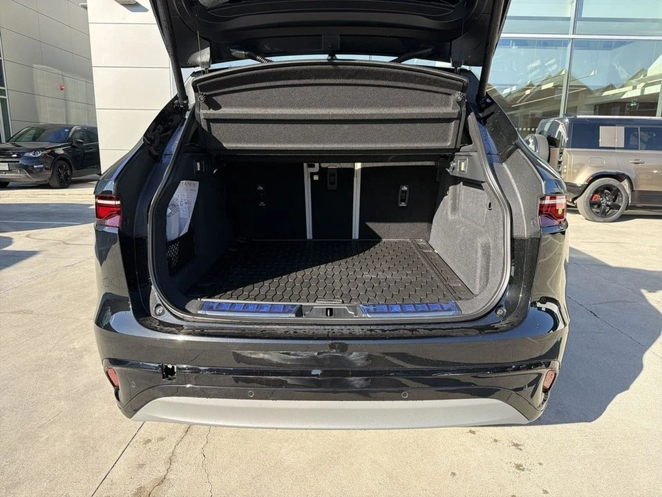 2026 Jaguar F-Pace - Image 18 of 18