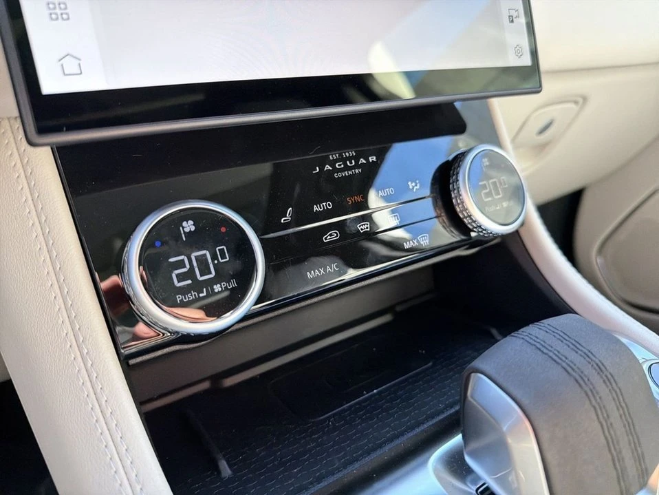 2026 Jaguar F-Pace - Image 13 of 18