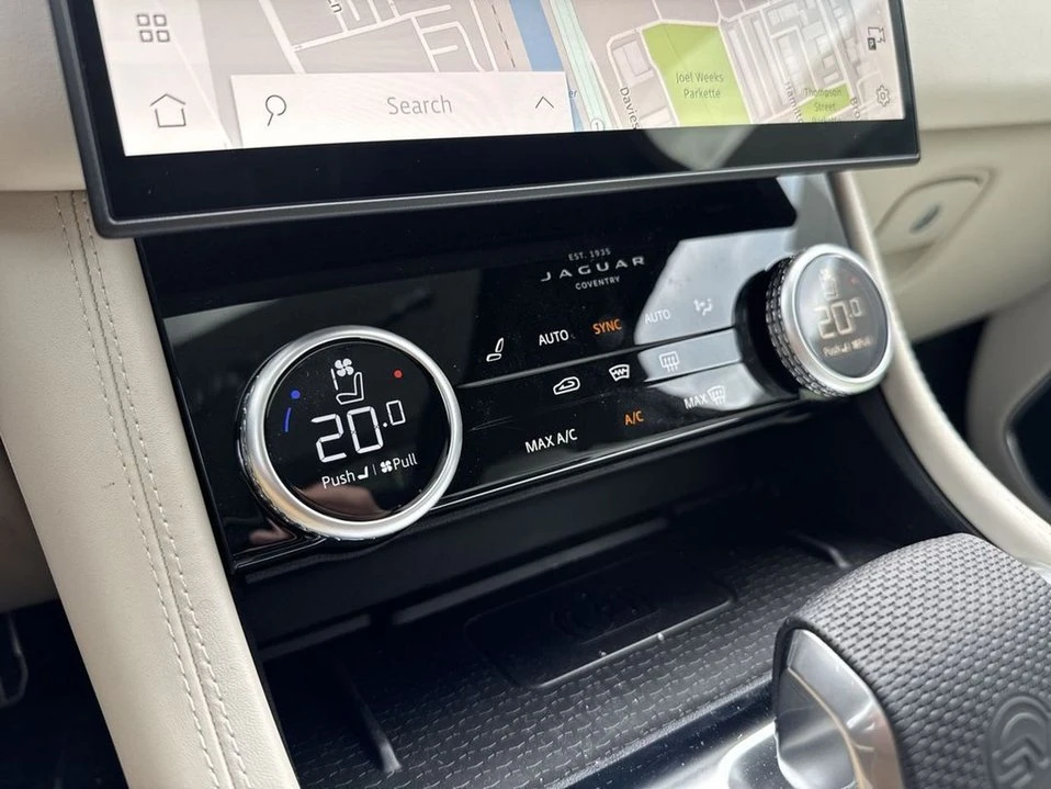 2026 Jaguar F-Pace - Image 13 of 18
