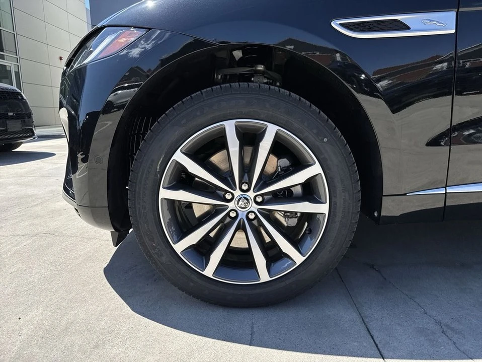 2026 Jaguar F-Pace - Image 4 of 18