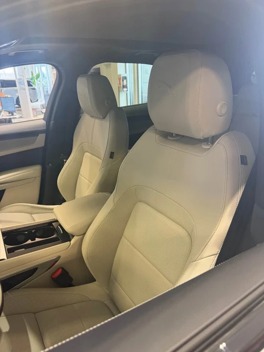 2026 Jaguar F-Pace - Image 5 of 8