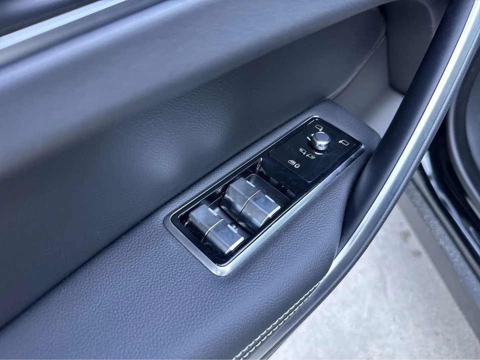 2026 Jaguar F-Pace - Image 7 of 18