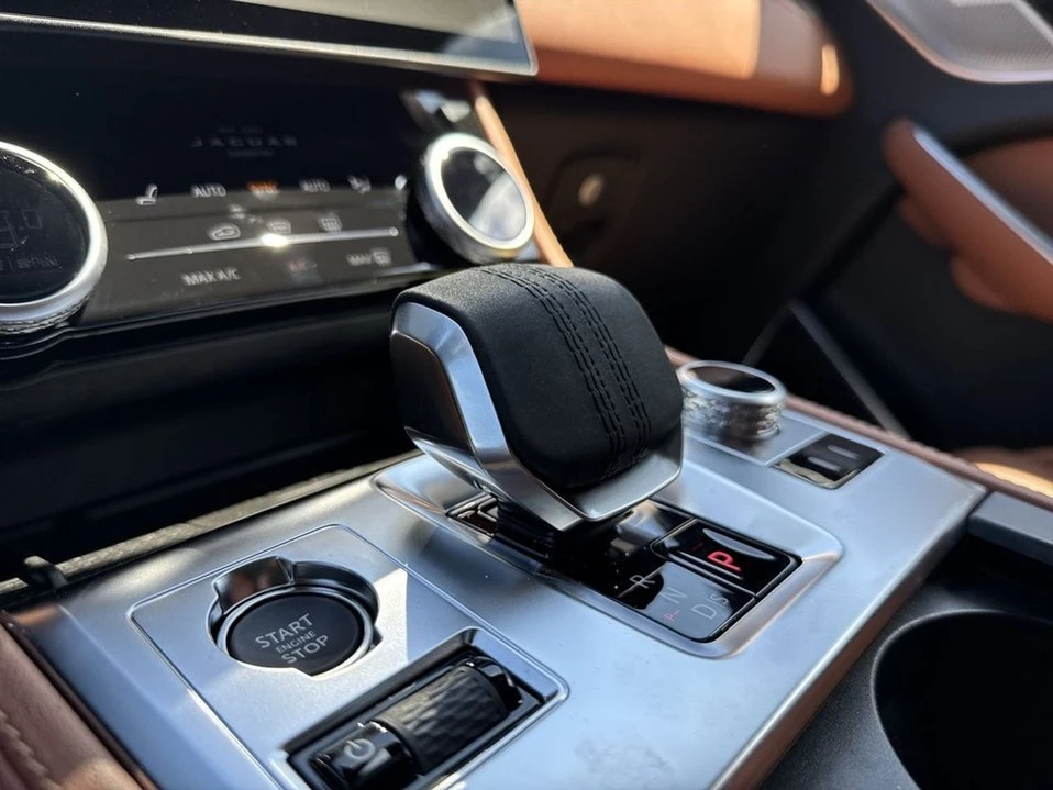 2026 Jaguar F-Pace - Image 14 of 18