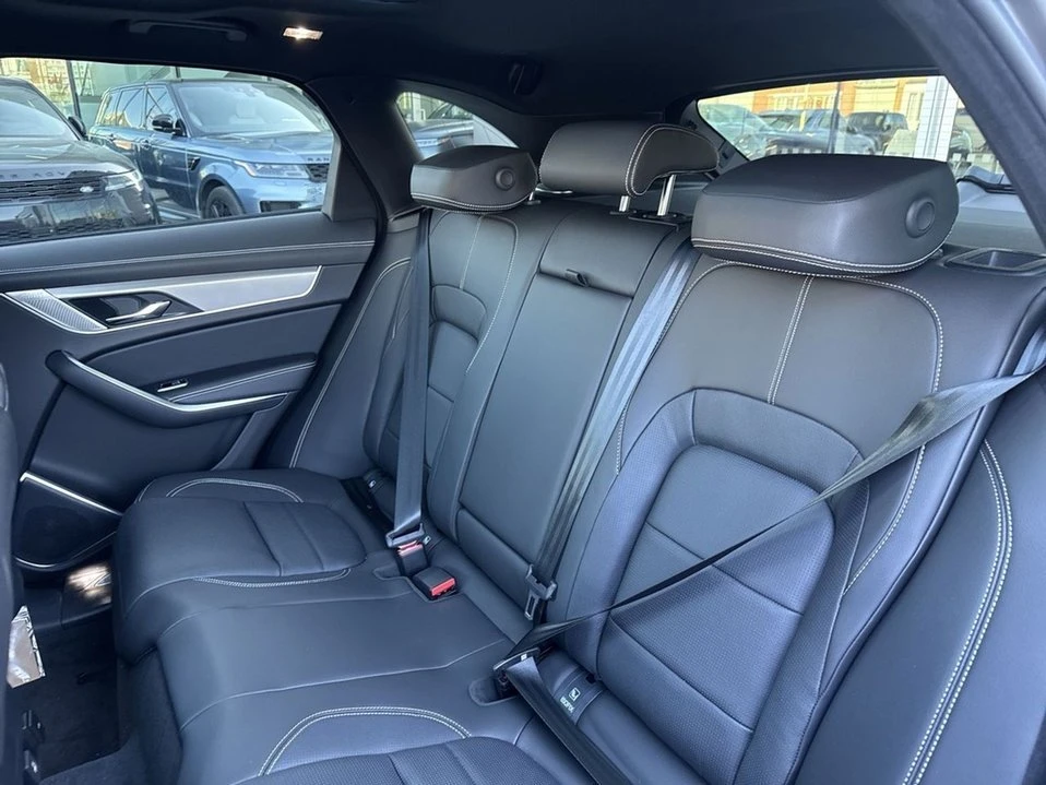 2026 Jaguar F-Pace - Image 17 of 18