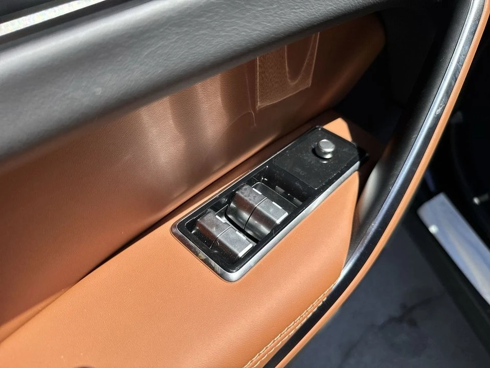 2026 Jaguar F-Pace - Image 7 of 18