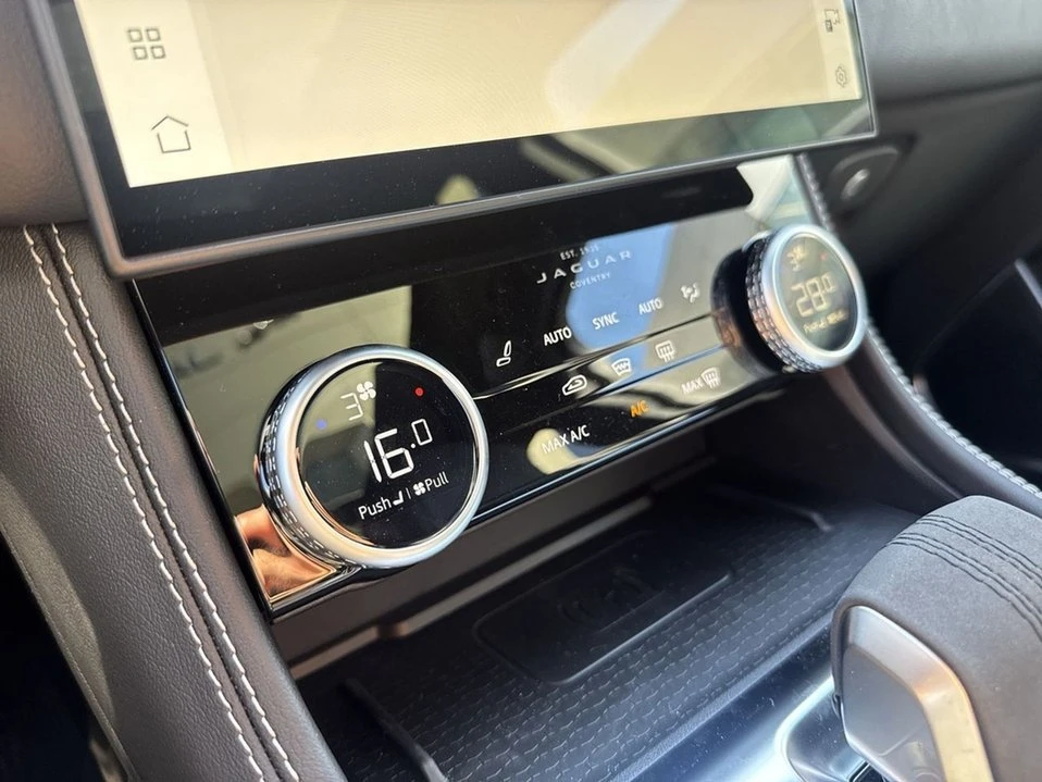 2026 Jaguar F-Pace - Image 13 of 18