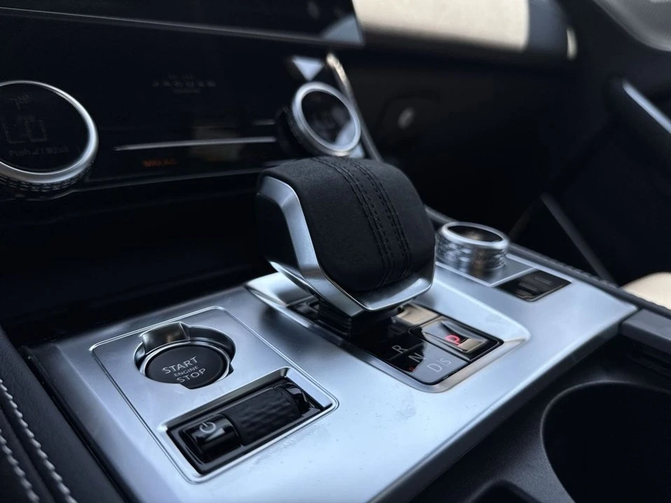 2026 Jaguar F-Pace - Image 14 of 18