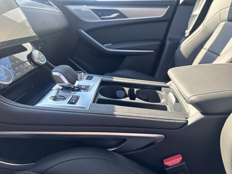 2026 Jaguar F-Pace - Image 15 of 18