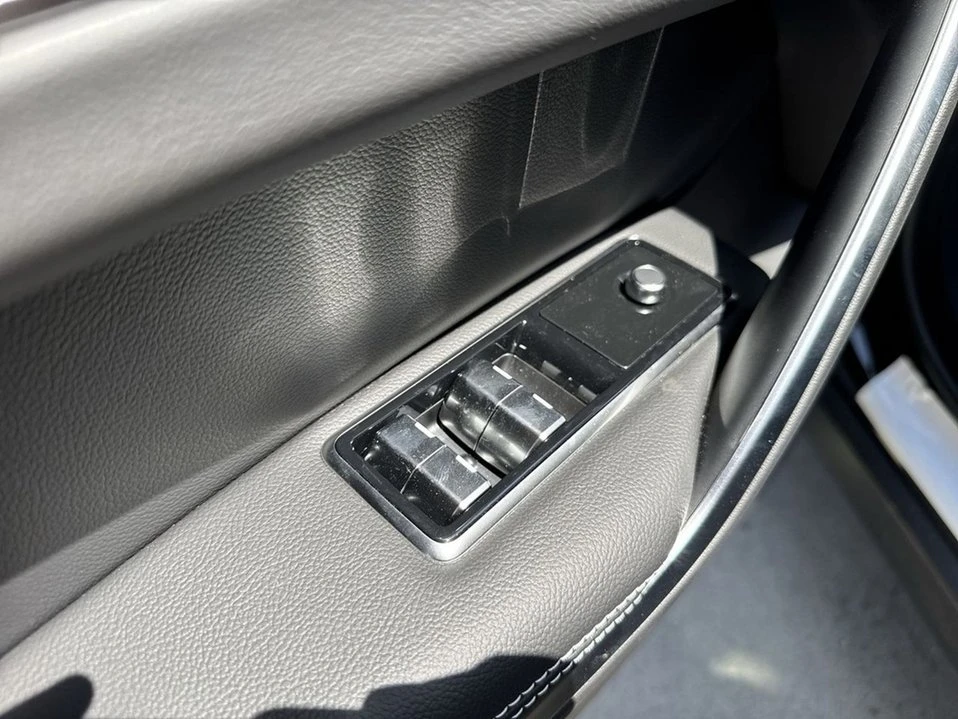 2026 Jaguar F-Pace - Image 7 of 18