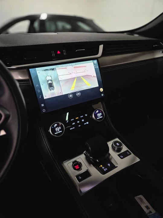 2026 Jaguar F-Pace - Image 18 of 20