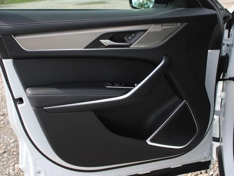2026 Jaguar F-Pace - Image 14 of 15