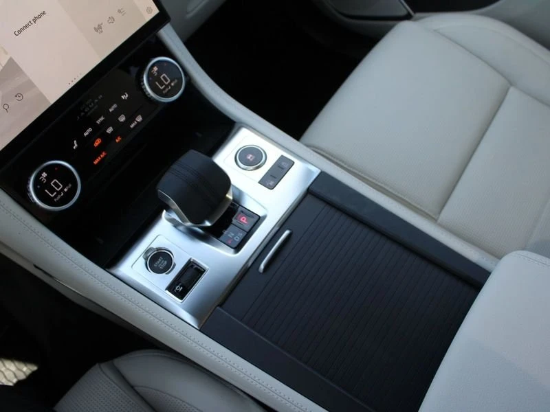 2026 Jaguar F-Pace - Image 13 of 18
