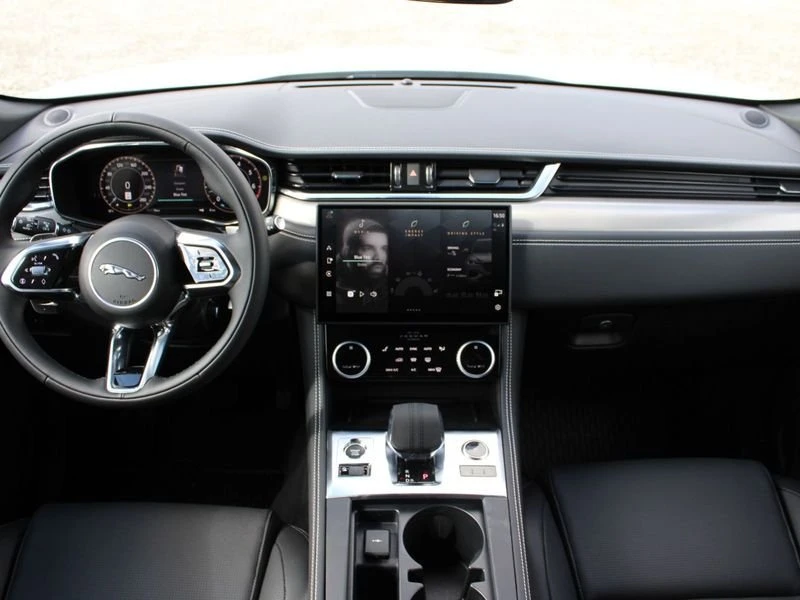 2026 Jaguar F-Pace - Image 7 of 15