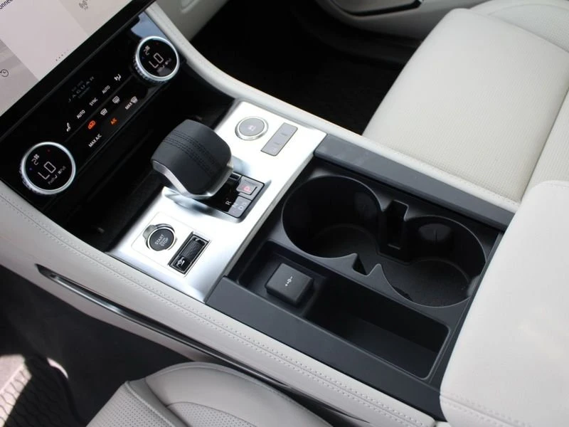 2026 Jaguar F-Pace - Image 10 of 14