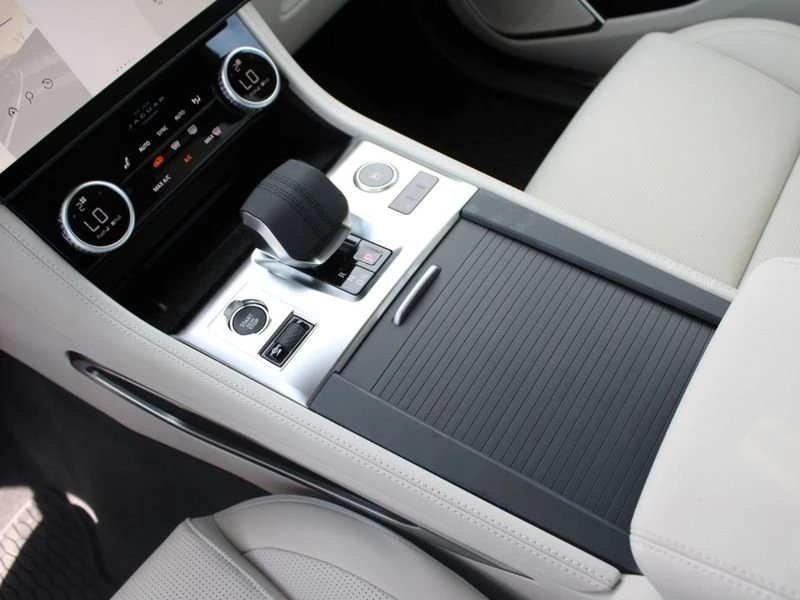 2026 Jaguar F-Pace - Image 9 of 14