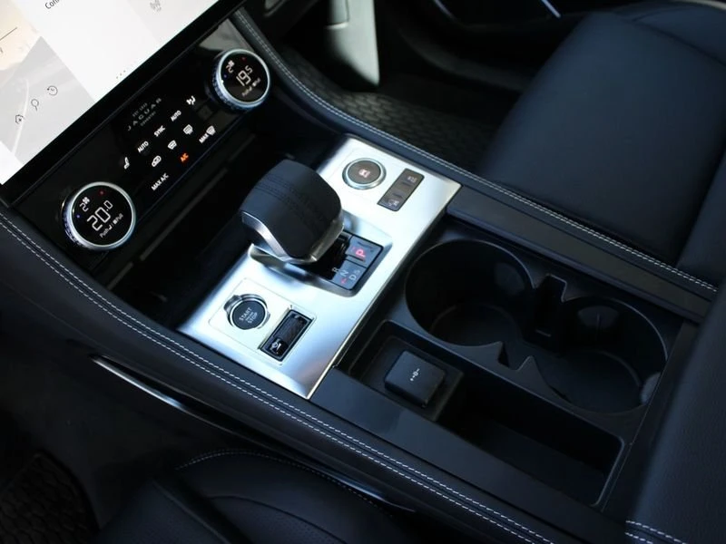 2026 Jaguar F-Pace - Image 13 of 17