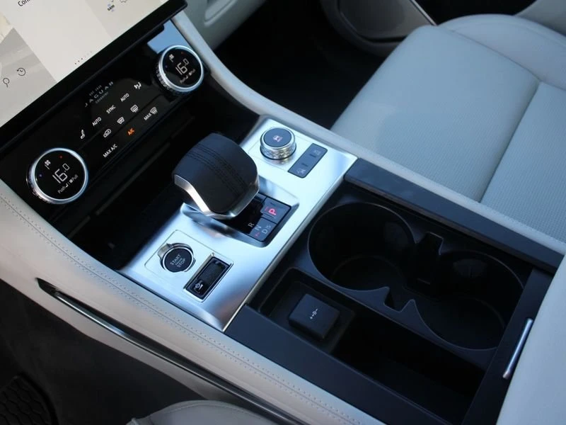 2026 Jaguar F-Pace - Image 14 of 18