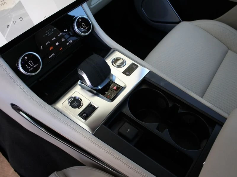 2026 Jaguar F-Pace - Image 13 of 17