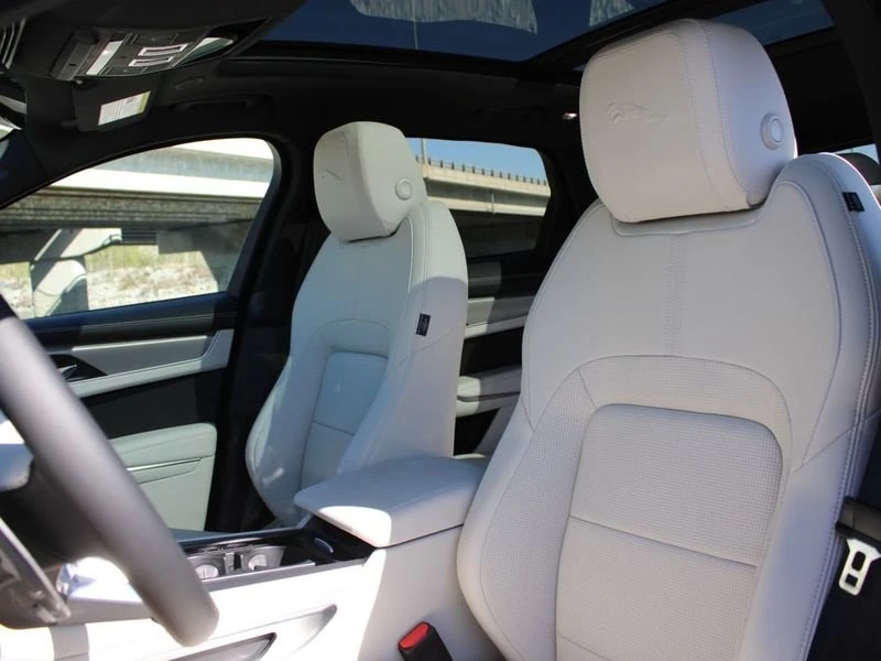 2026 Jaguar F-Pace - Image 7 of 17
