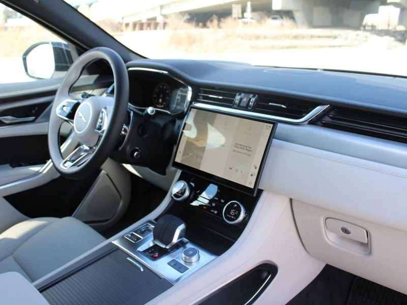 2026 Jaguar F-Pace - Image 9 of 18