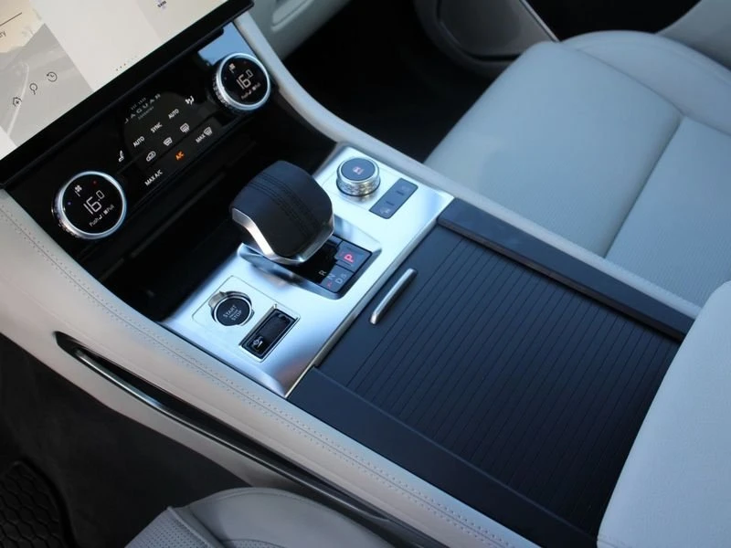 2026 Jaguar F-Pace - Image 13 of 18