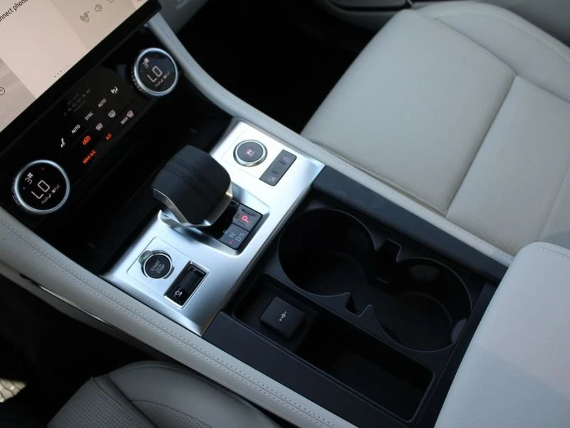 2026 Jaguar F-Pace - Image 15 of 18