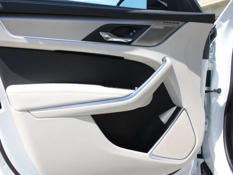 2026 Jaguar F-Pace - Image 17 of 18