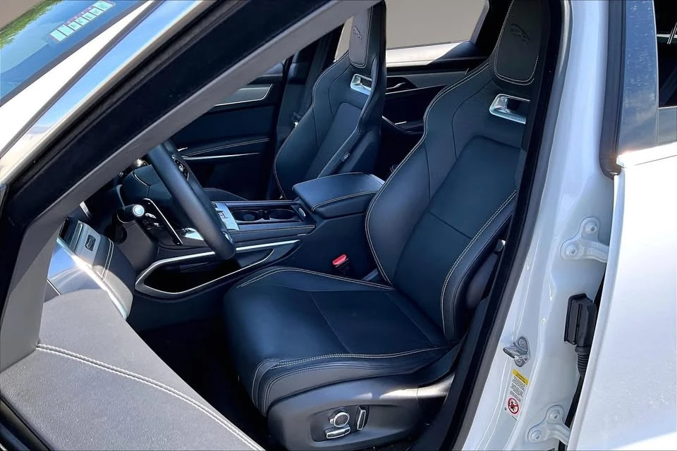 2026 Jaguar F-Pace - Image 10 of 11