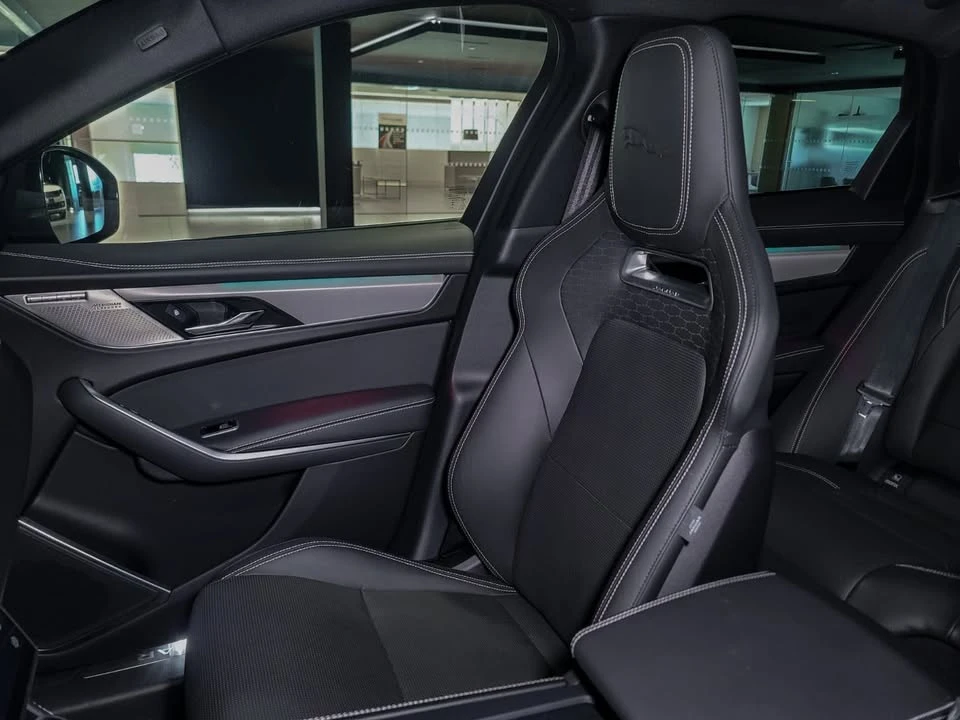 2026 Jaguar F-Pace - Image 19 of 20
