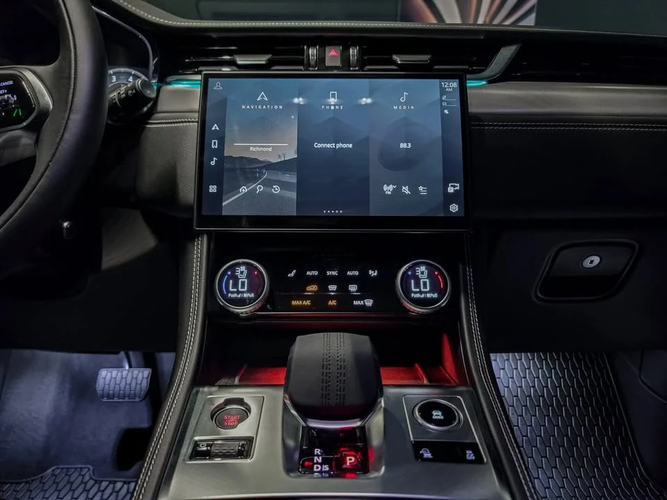 2026 Jaguar F-Pace - Image 17 of 20