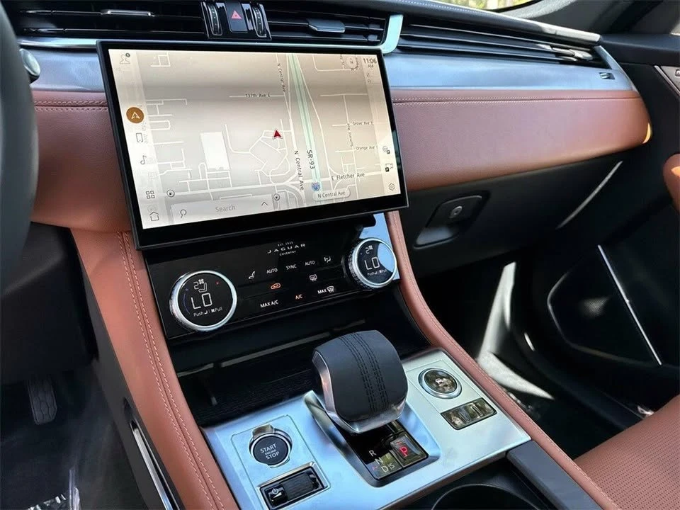 2026 Jaguar F-Pace - Image 12 of 17