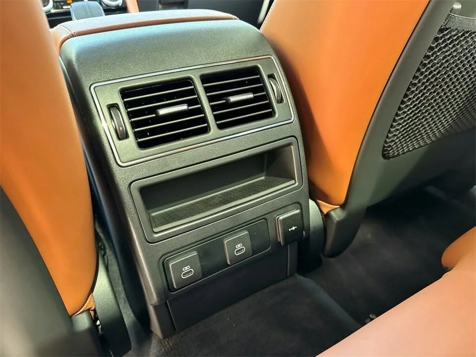 2026 Jaguar F-Pace - Image 13 of 17