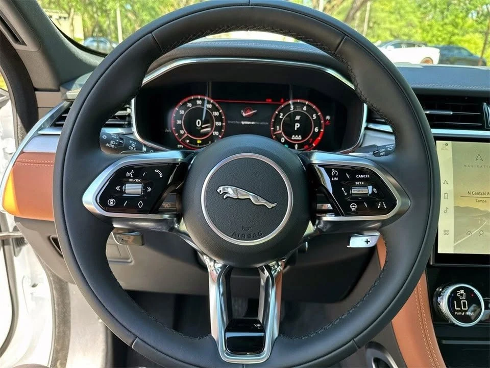 2026 Jaguar F-Pace - Image 16 of 17