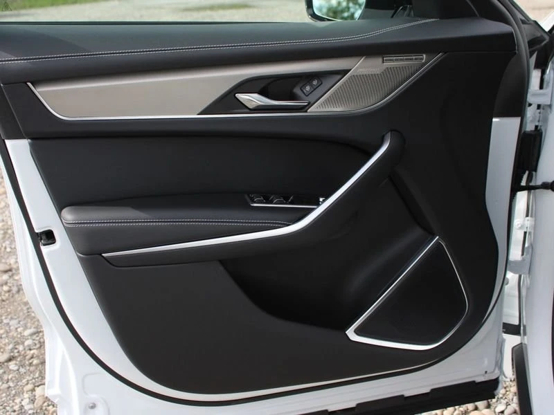 2026 Jaguar F-Pace - Image 17 of 18