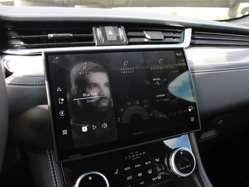 2026 Jaguar F-Pace - Image 12 of 18