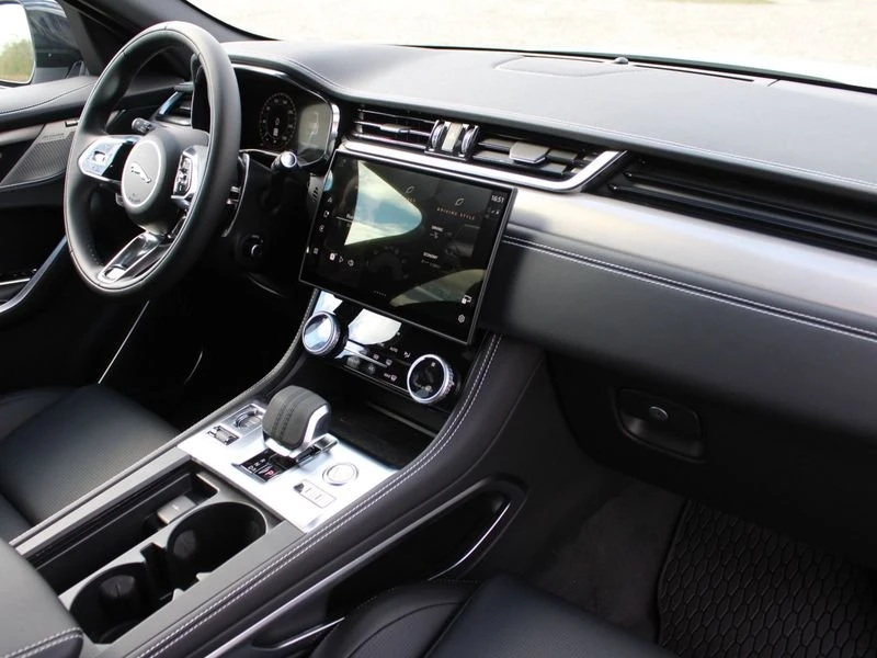 2026 Jaguar F-Pace - Image 9 of 18