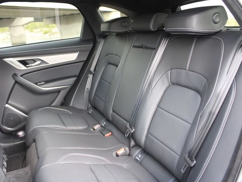2026 Jaguar F-Pace - Image 16 of 18