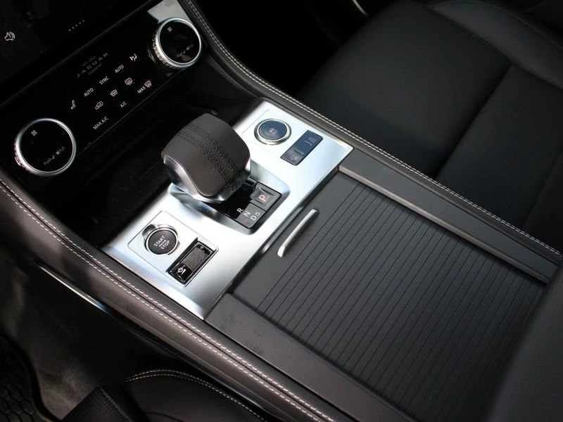 2026 Jaguar F-Pace - Image 13 of 18